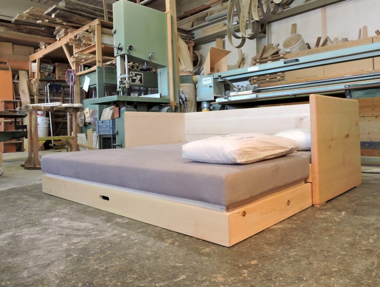 Bettsofa zum Ausziehen in Arve metallfrei, hier ausgezogen Bettsofa zum Ausziehen in Arve metallfrei, hier ausgezogen